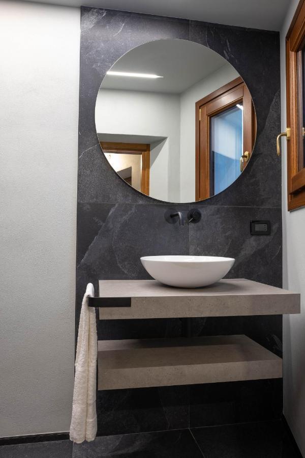 Alla Torre - Nel Cuore Del Borgo Storico Castagnole delle Lanze ภายนอก รูปภาพ