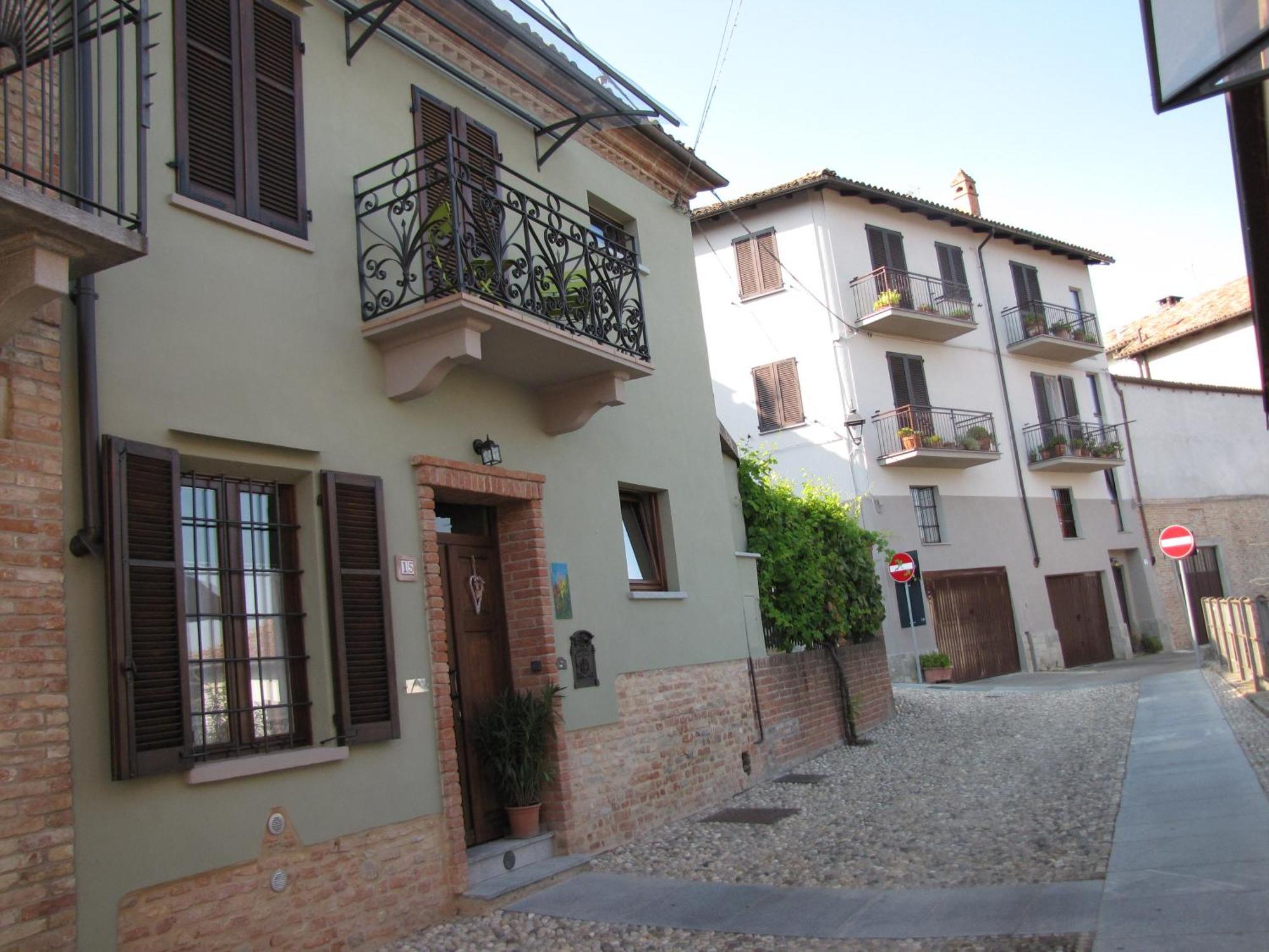 Alla Torre - Nel Cuore Del Borgo Storico Castagnole delle Lanze ภายนอก รูปภาพ